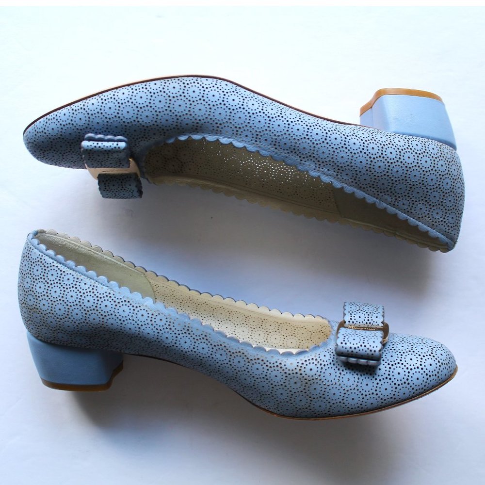 Salvatore Ferragamo Vara Bow Leather Pump Heel / Size 7.5B / Fleur Bleu Napa - Picture 3 of 14